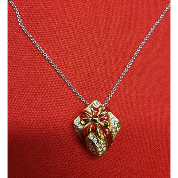 Christmas Pins/ Brooches Set of 3 Christmas Tree, Teddy Bear & Gift Pins - Picture 8 of 12